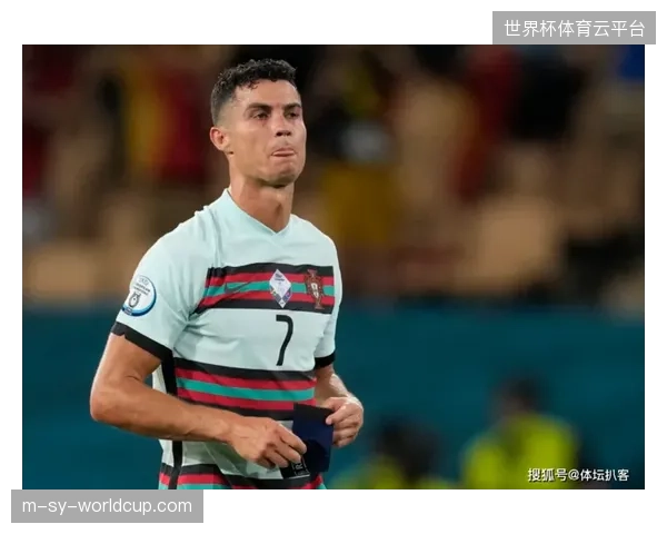 布鲁诺·费尔南德斯防守端贡献显著,其前场压迫能力将丰富葡萄牙队的第一道防线战术 布鲁诺·费尔南德斯防守端贡献显著,其前场压迫能力将丰富葡萄牙队的第一道防线战术